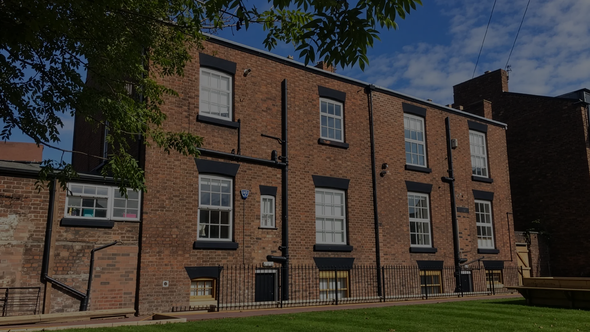 12a North View